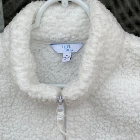 Take 50% OFF- Time and Tru Plus Plush Vest, Size-XL - Picture 5 of 8